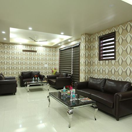Hotel H.C Grand Új-Delhi Kültér fotó